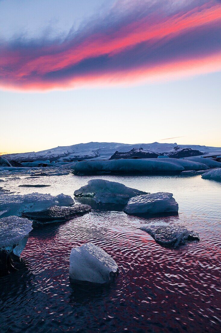 Jokulsarlon glacier lagoon, Vatnatjokull glacier, Southern Iceland, Iceland, Europe.