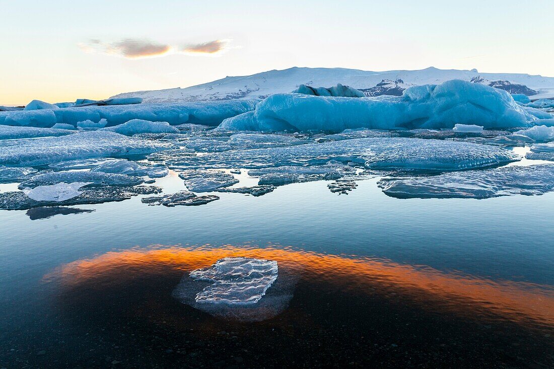 Jokulsarlon glacier lagoon, Vatnatjokull glacier, Southern Iceland, Iceland, Europe.