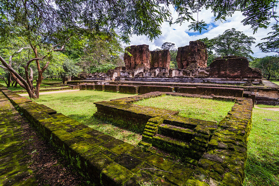 Ruins of Parakramabahu's Royal Palace, Polonnaruwa, UNESCO World Heritage Site, Cultural Triangle, Sri Lanka, Asia