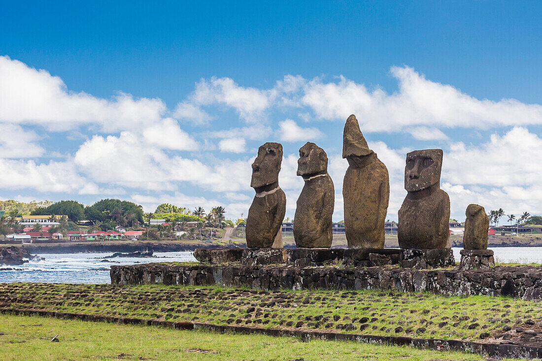 Preserved original moai in the Tahai Archaeological Zone on Easter Island (Isla de Pascua) (Rapa Nui), UNESCO World Heritage Site, Chile, South America