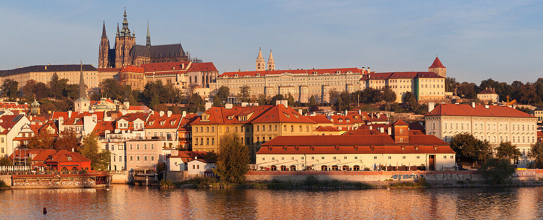 View over the River Vltava to the Castle District with St. Vitus Cathedral and Royal Palace, UNESCO World Heritage Site, Prague, Czech Republic, Europe