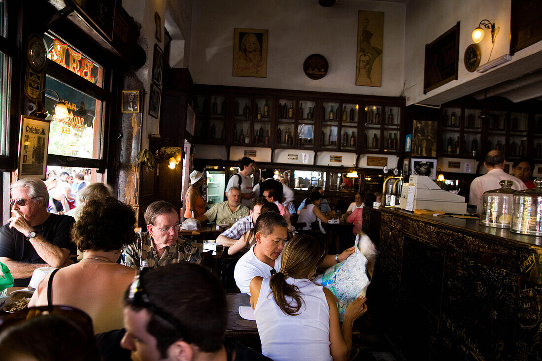Bar Plaza Dorrego, rue Defensa 1098, cafe in Dorrego place, SAN TELMO historical area Buenos Aires - Argentina