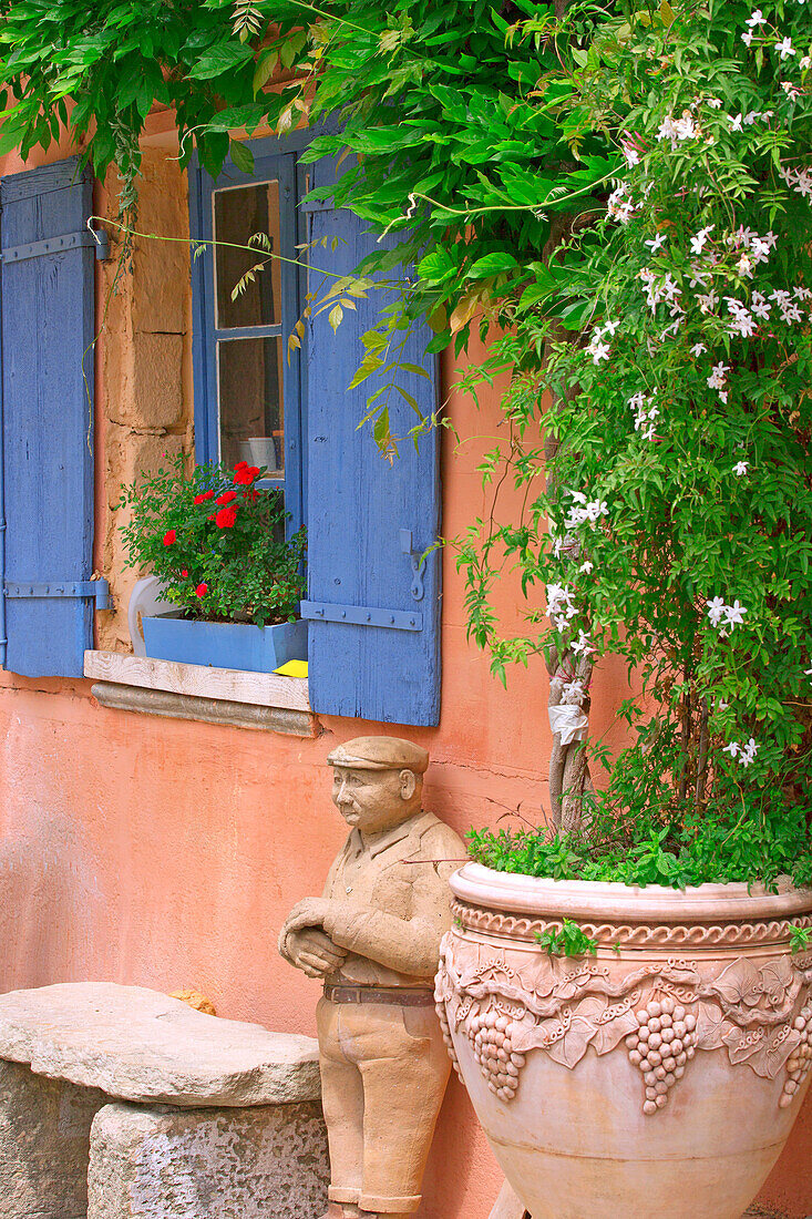 France, Gard (30), Saint Quentin Pottery, picturesque village and flowers Country Uzes, colorful streets of a village of potters