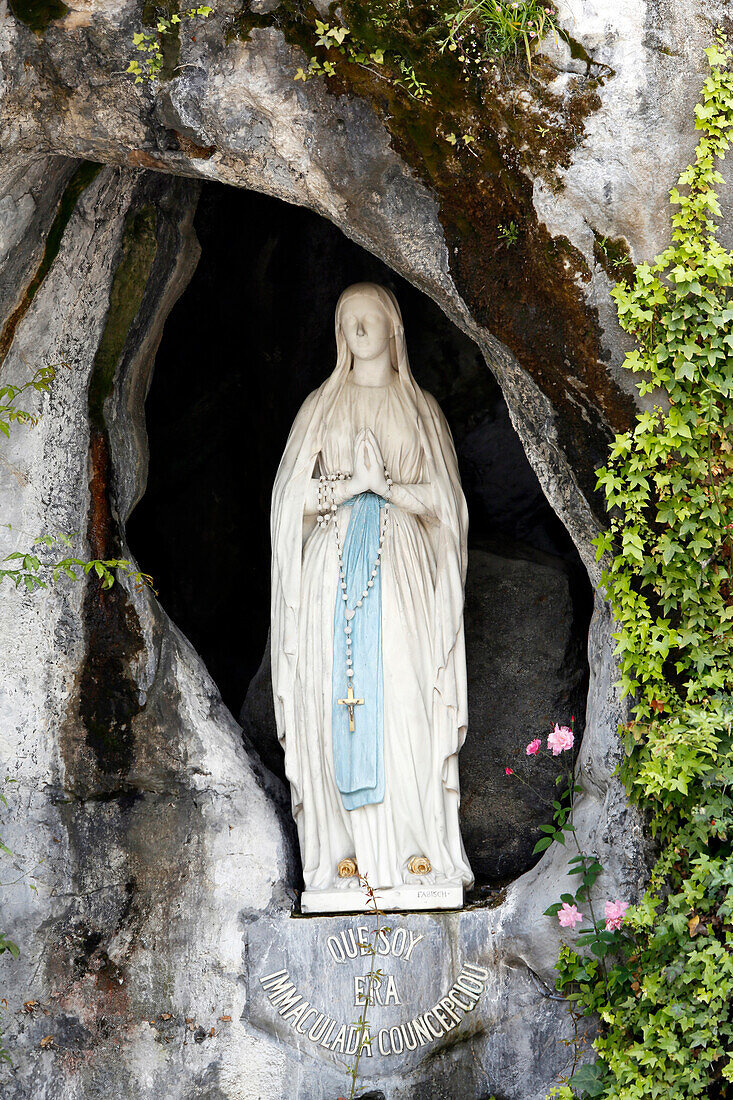 Hautes Pyrenees. Lourdes. The sanctuary. Massabielle cave. Statue of the Virgin.