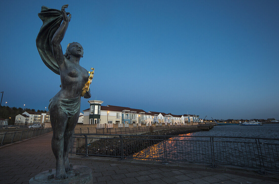 'Spirit Of South Shields Statue At Sunset Along The River Tyne; South Shields, Tyne And Wear, England'