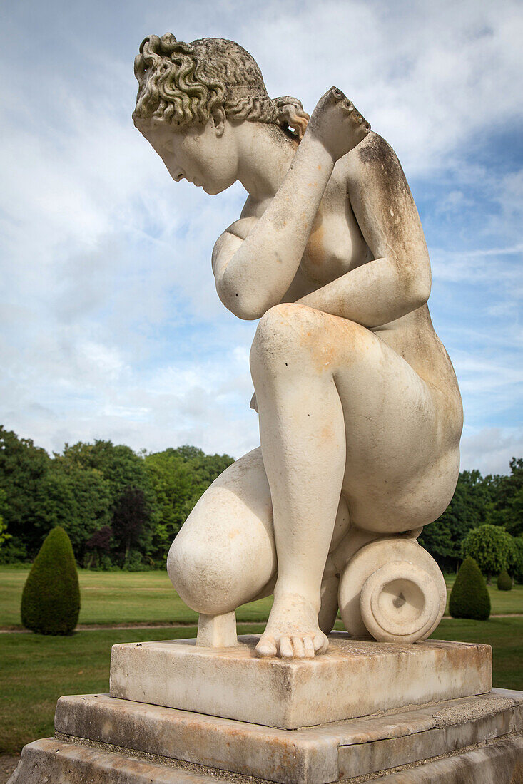 Statue of venus dating from the 18th century in the park of the museum of the jacquemart-andre foundation housed in the chateau, estate of the royal abbey of chaalis, fontaine-chaalis, oise (60), france