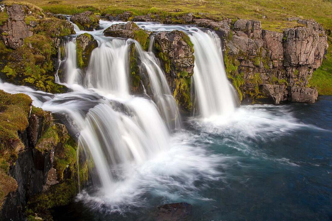 Waterfalls of mount kirkjufell, geothermal zone of the snaefellsnes peninsula, northwest iceland, europe