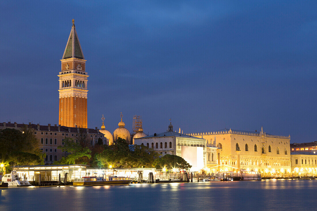 The Campanile and Palazzo Ducale (Doges Palace) in St. Mark's Square at night, Venice, UNESCO World Heritage Site, Veneto, Italy, Europe