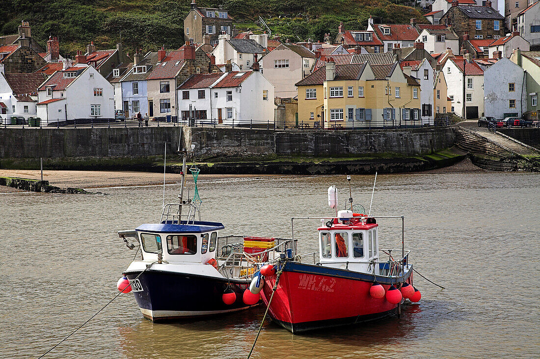 Fishing Boats, Staithes, North … – License image – 70482316 lookphotos