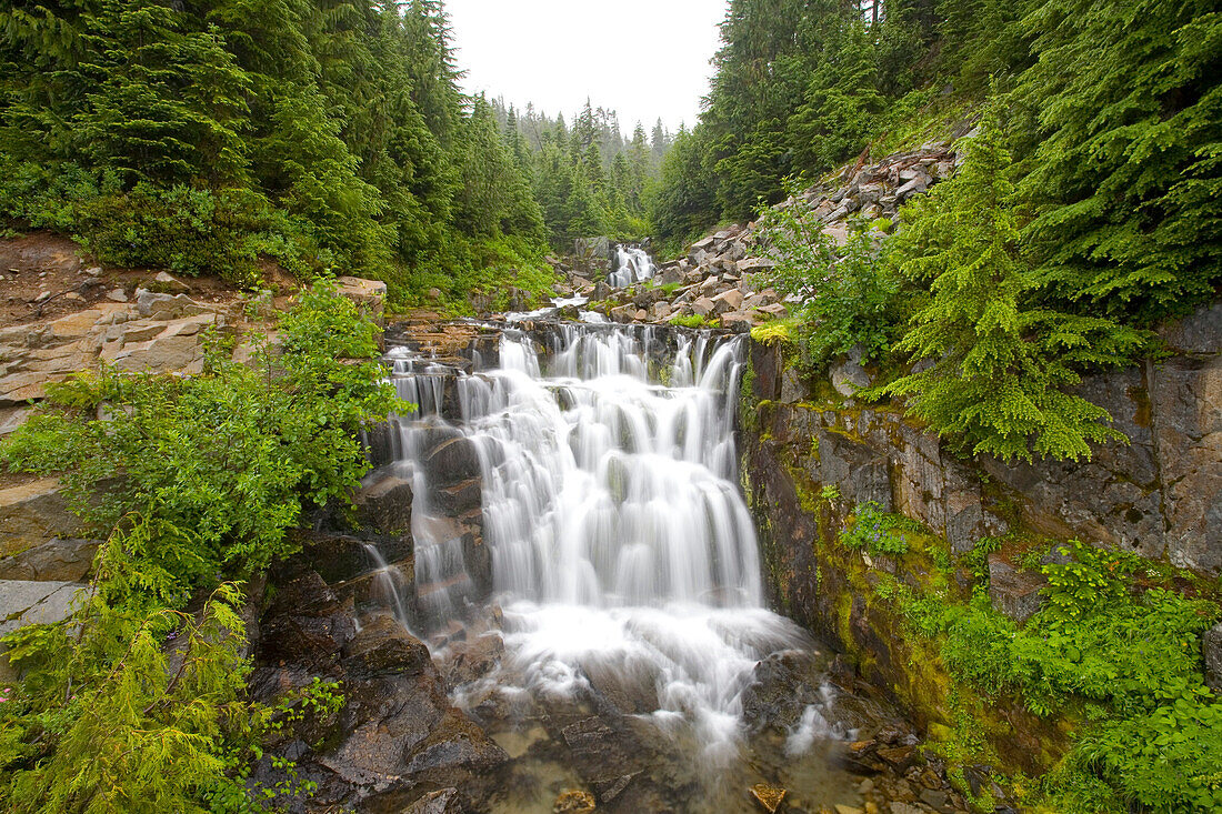 Sunbeam Falls, Mount Rainier National Park, Washington, Usa