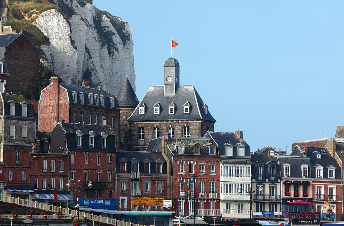 France, Normandie, Seine Maritime (76), Le Treport, old city and cliff