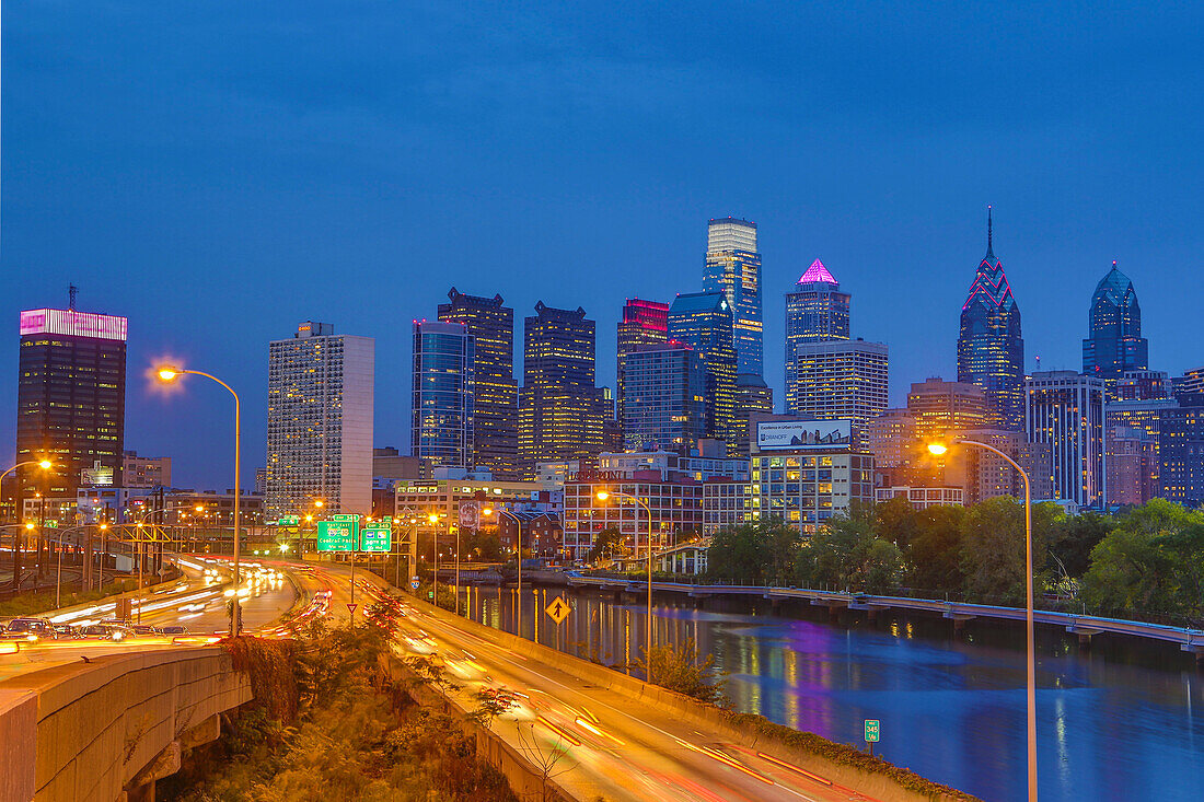 USA, Pennsylvania, Philadelphia City, Philadelphia City skyline at sunset