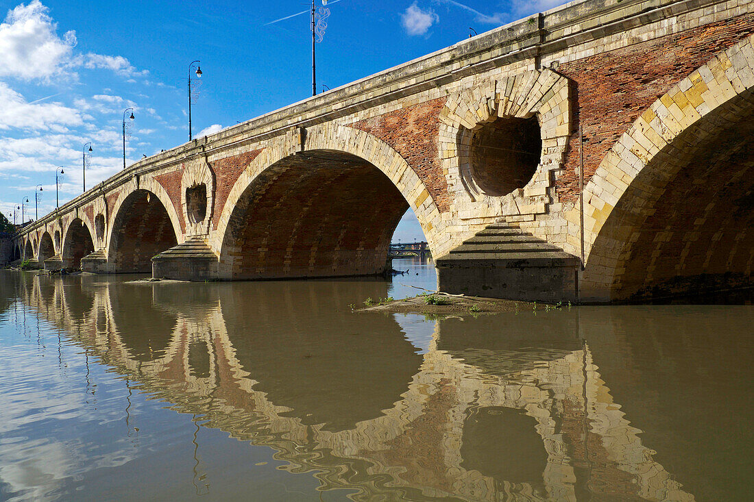 France, Midi Pyrénées, Haute Garonne, Toulouse, the new bridge and the Garonne.