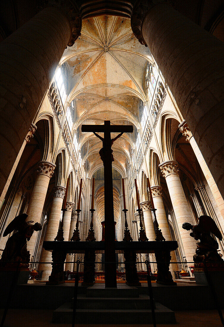 France. Choir of the Cathedral of Rouen, the altar cross and two angels
