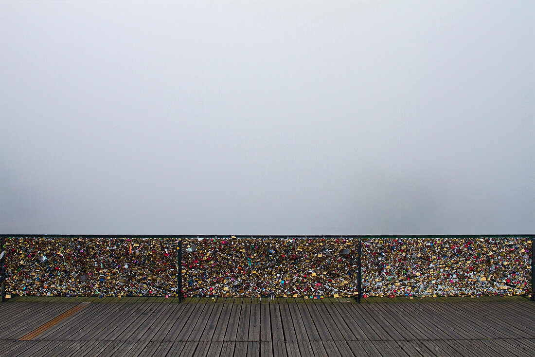 France, Paris, 75, 1st ARRT, padlocks of love on the Pont des Arts, fog.