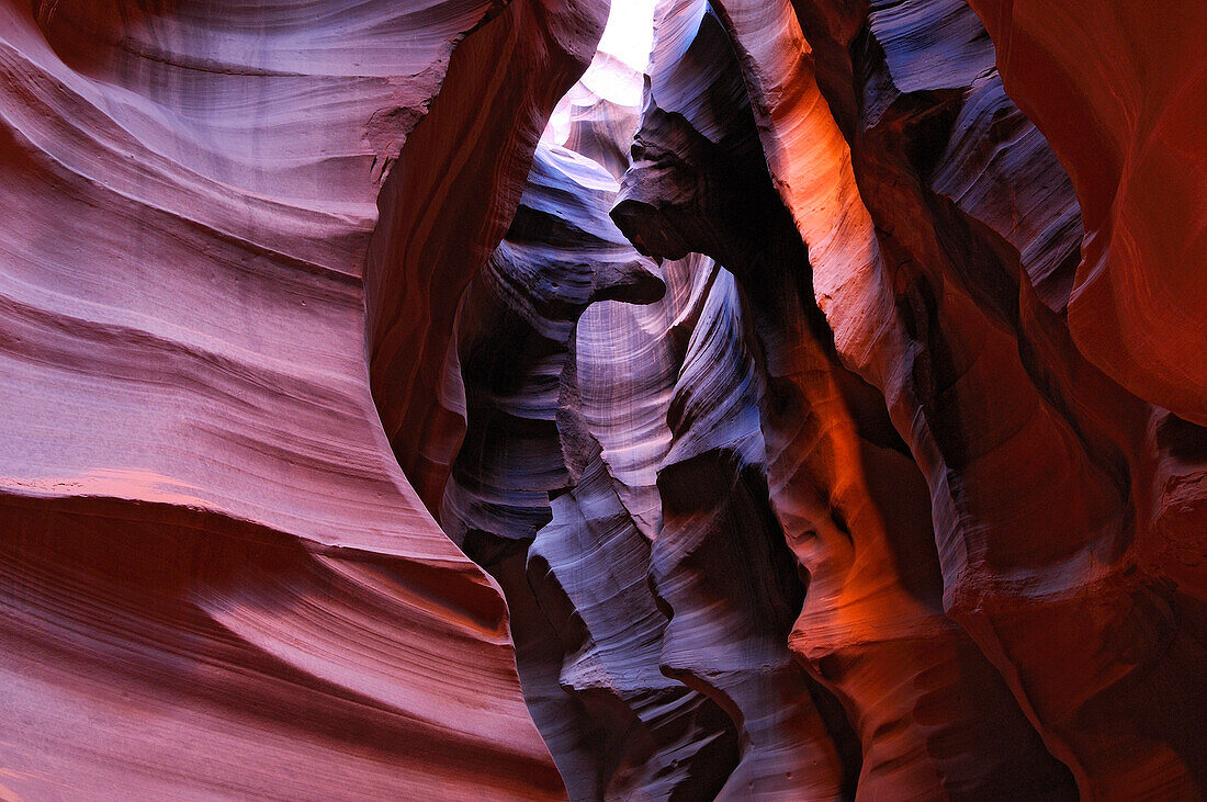 ANTELOPE CANYON, A SLOT CANYON WITH ERODED SANDSTONE PATTERNS, NAVAJO TRIBAL PARK, ARIZONA, USA