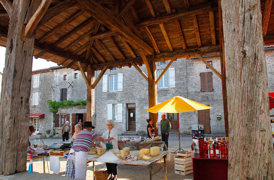 France, Limousin, Haute Vienne (87), Mortemart, covered market