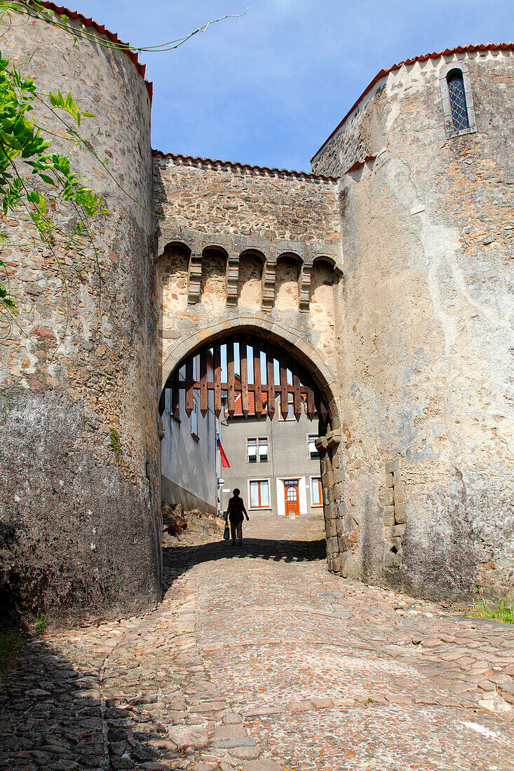 France, Limousin, Haute Vienne (87), Le Dorat, Bergère gate (15th century)