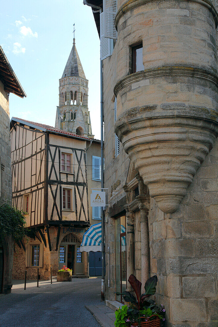 France, Limousin, Haute Vienne (87), Saint Léonard de Noblat, République square