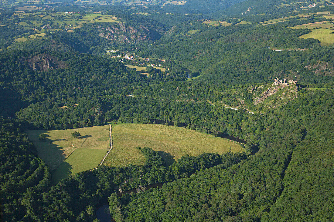France, Puy-de-Dome (63), Gorges Sioul, Castle Rock, Castle Blot-the-Rock (aerial view)