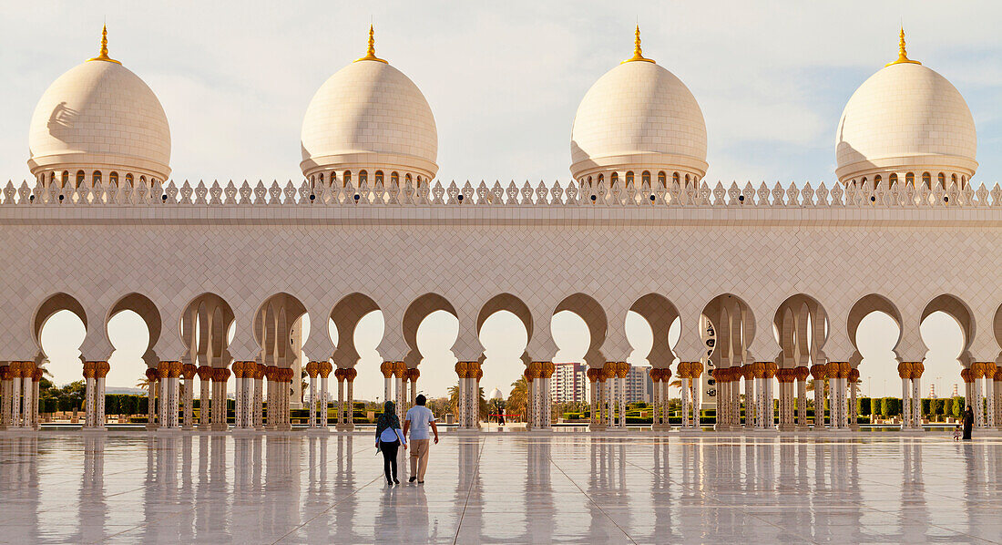 'Sheikh Zayed Grand Mosque; Abu Dhabi, United Arab Emirates'
