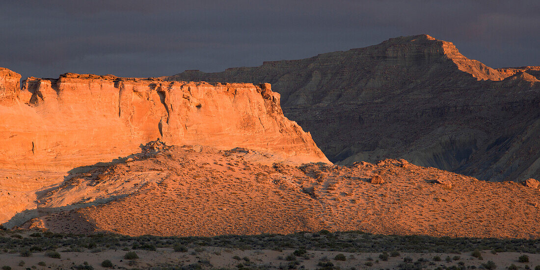 'Sunlight On The Cliffs In Glen Canyon National Recreation Area; Utah, United States of America'