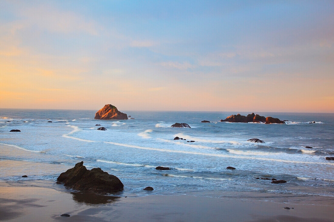 'Rock formations at low tide on bandon beach at sunset;Oregon united states of america'
