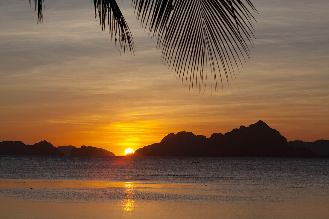 'Sunset View Of Tropical Islands From The Beaches Of Corong Corong; El Nido, Bacuit Archipelago, Palawan, Philippines'