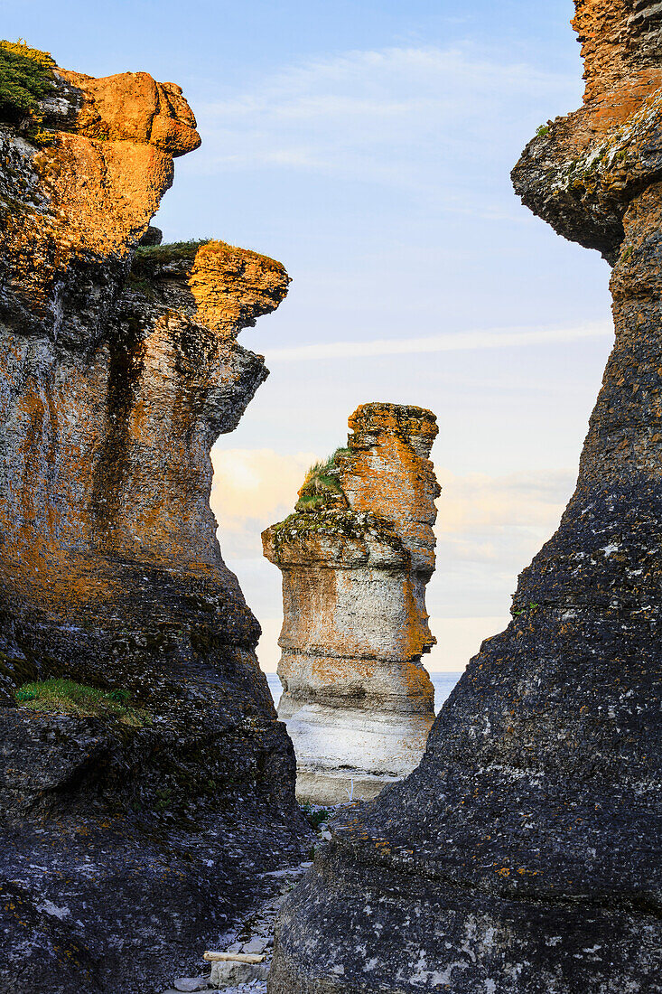 'Monolith at sunset, Anse des Bonnes Femmes at Ile Niapiskau, Mingan Archipelago National Park Reserve of Canada, Cote-Nord, Duplessis region; Quebec, Canada'