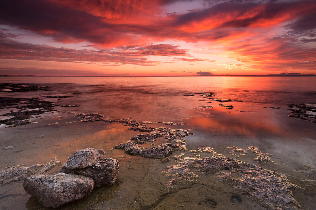 'Dramatic sunrise at Cave Point with brilliant colours; Wisconsin, United States of America'
