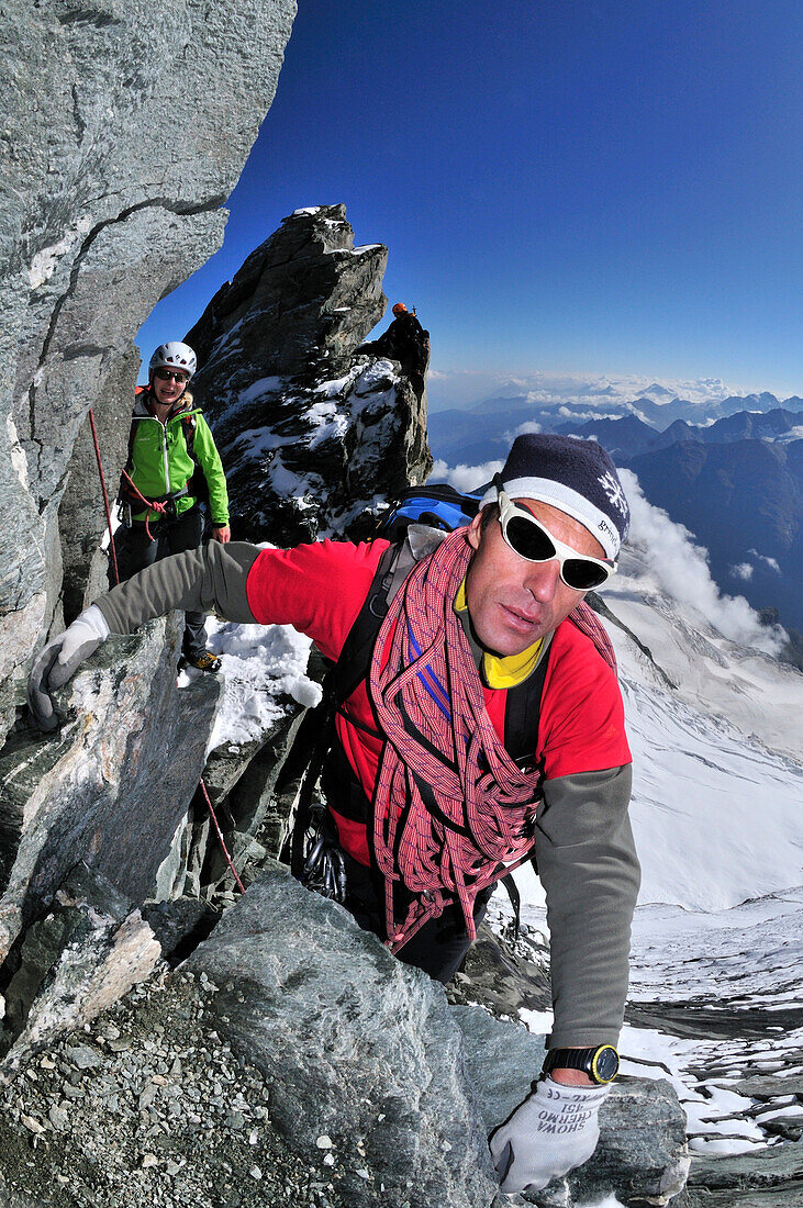 Bergsteiger auf dem Nordgrat des Weisshorns (4506 m), Wallis, Schweiz