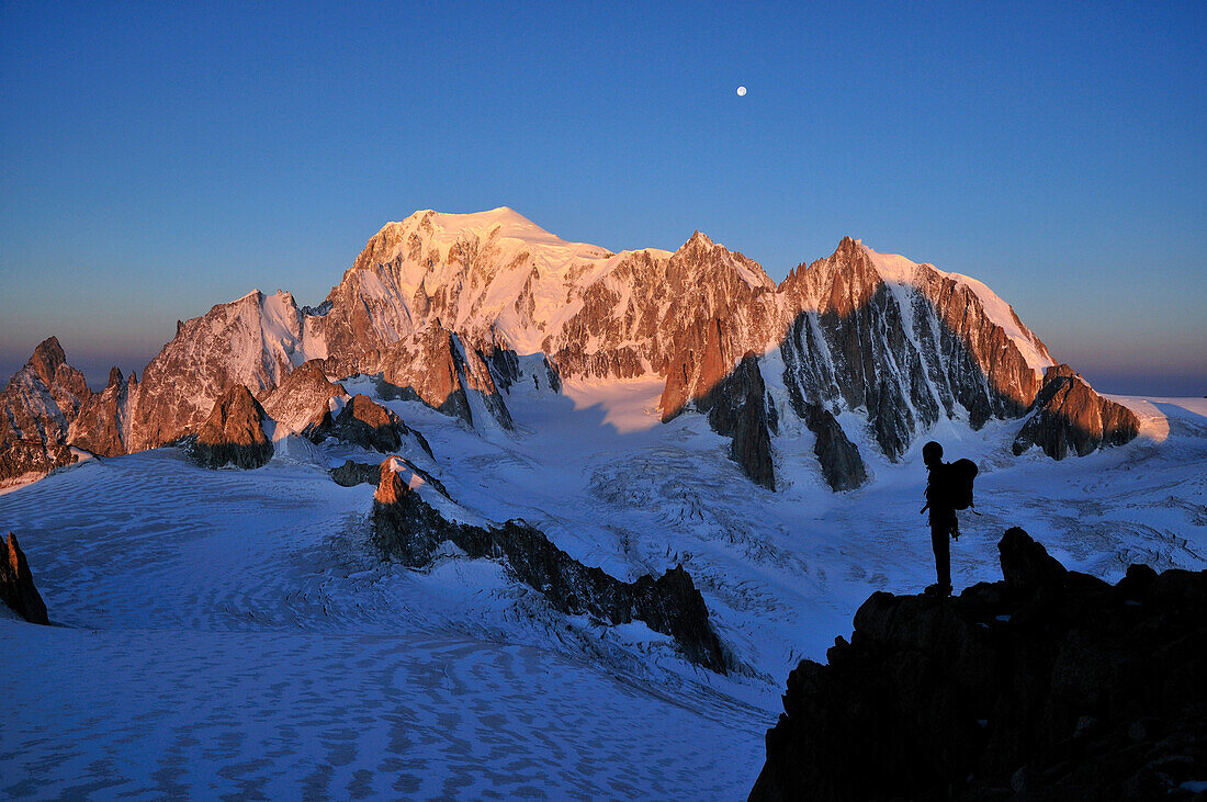 Sonnenaufgang am Mont Blanc (4810 m), Mont Blanc-Gruppe, Frankreich