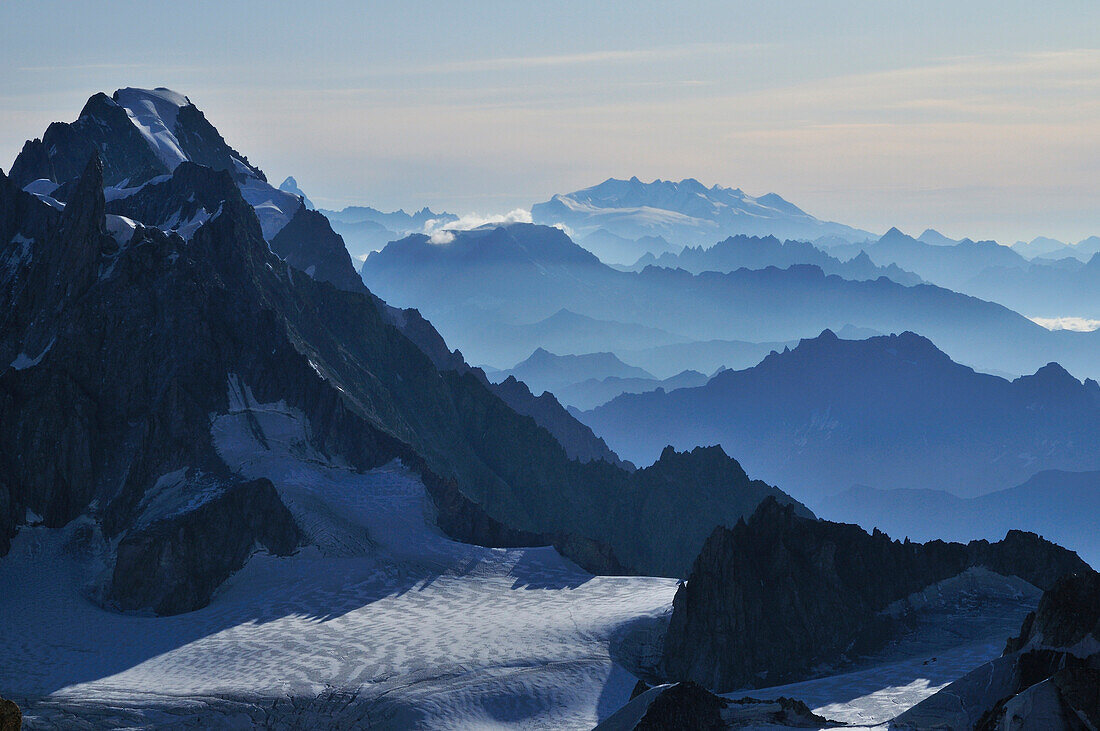 Blick vom Kuffnergrat auf Dent du Geant, Grandes Jorasses und Monte Rosa, Mont Blanc Gruppe, Frankreich
