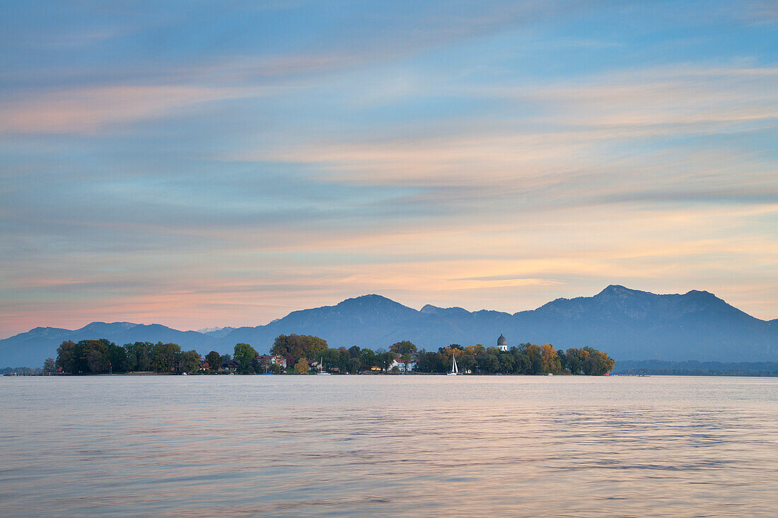 View over Chiemsee to Fraueninsel, near Gstadt, Chiemsee, Chiemgau region, Bavaria, Germany