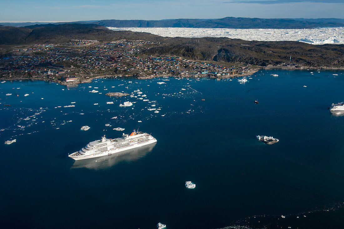 Cruise ship, Ilulissat Kangerlua Icefjord, Ilulissat, Qaasuitsup, Greenland
