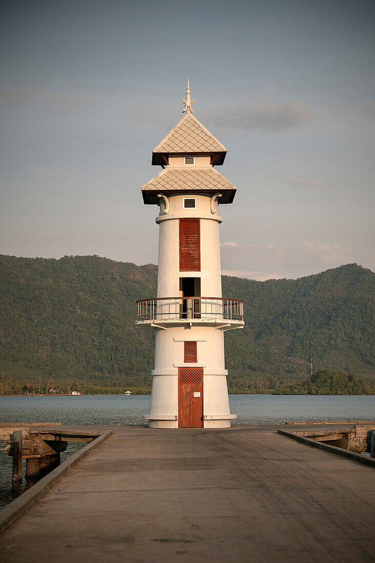 Asiatischer Leuchtturm auf Insel Ko Chang, Thailand an Grenze zu Kambodscha, Südost Asien