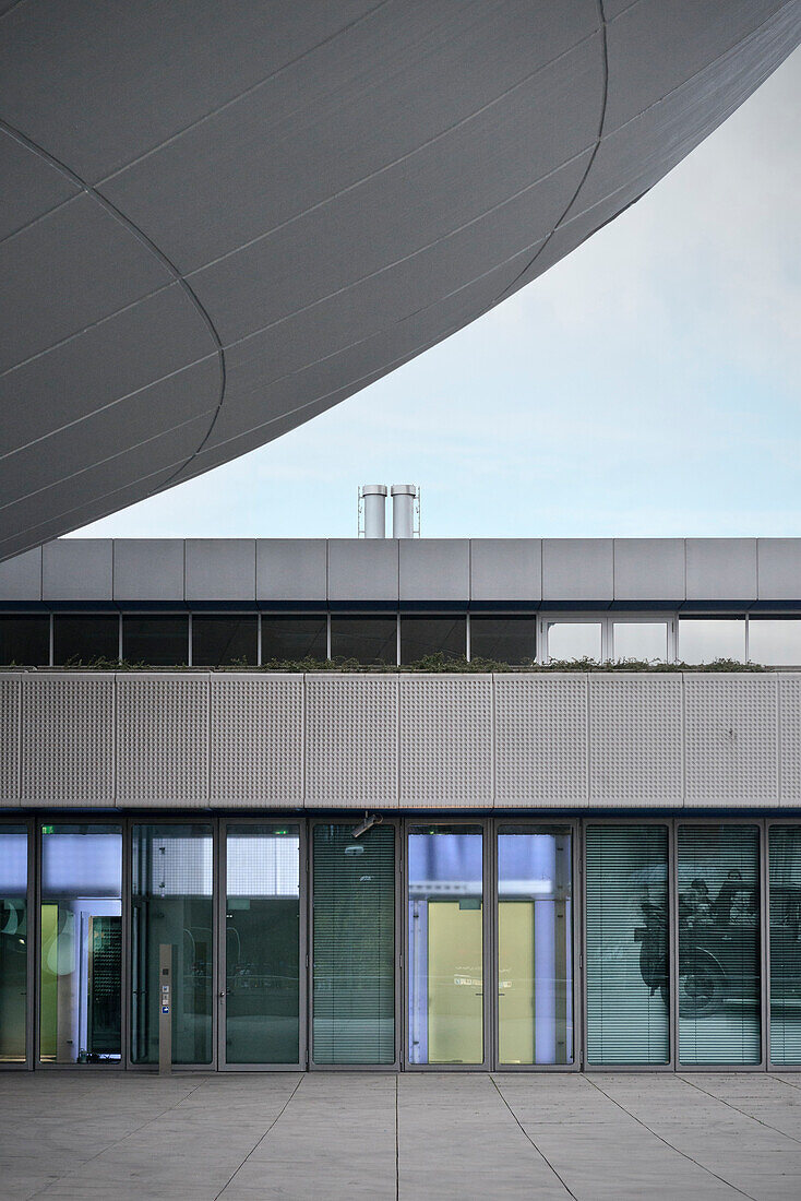abstrakte architektonische Ansicht BMW Museum, Olympiapark, München, Bayern, Deutschland, Architekt Coop Himmelblau