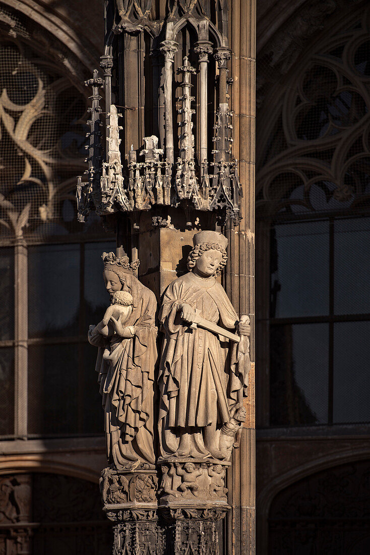 steinerne Skulpturen im Detail vom Ulmer Münster, Ulm, Baden-Württemberg, Deutschland