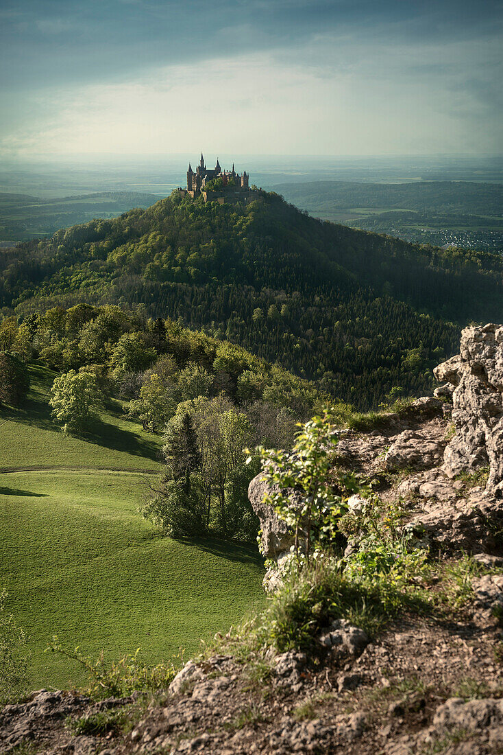 Blick vom Zeller Horn zur Burg Hohenzollern, Hechingen Bisingen, Zollernalbkreis, Schwäbische Alb, Baden-Württemberg, Deutschland