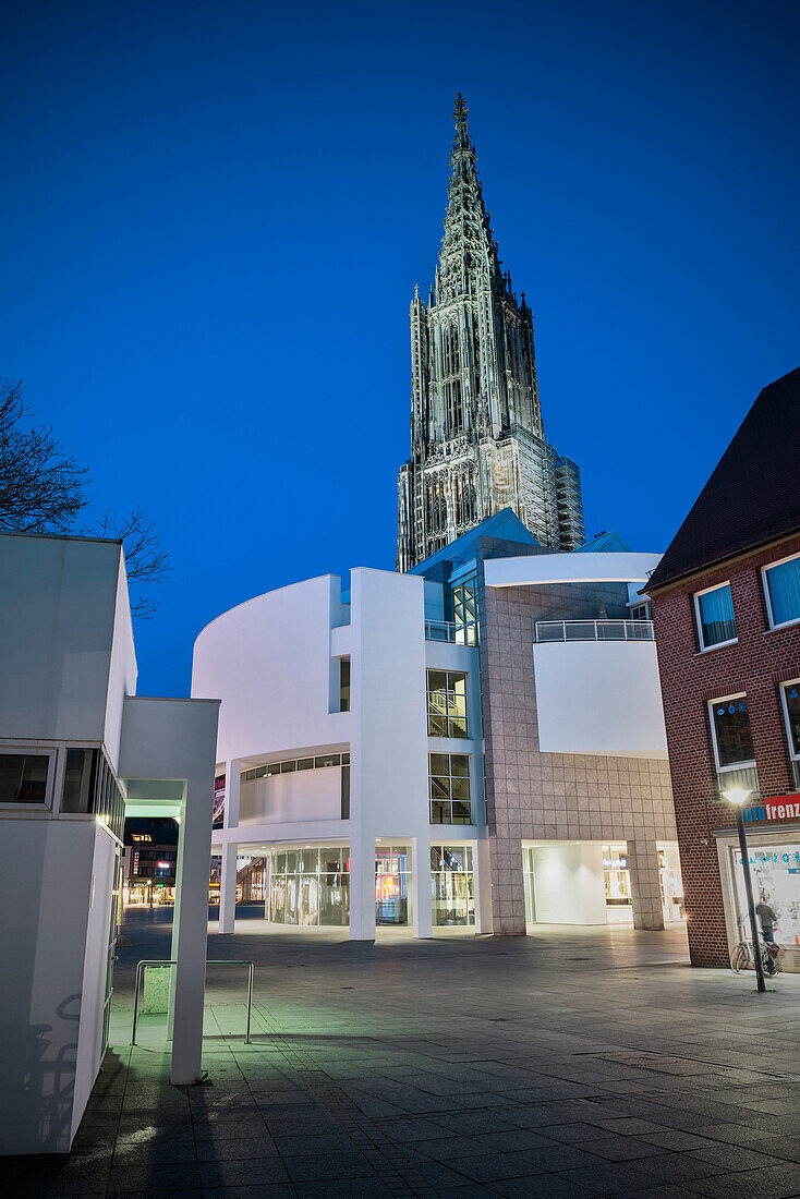 View of Ulm Cathedral and city hall by architect Richard Meier at night, Ulm, Swabian Alp, Baden-Wuerttemberg, Germany