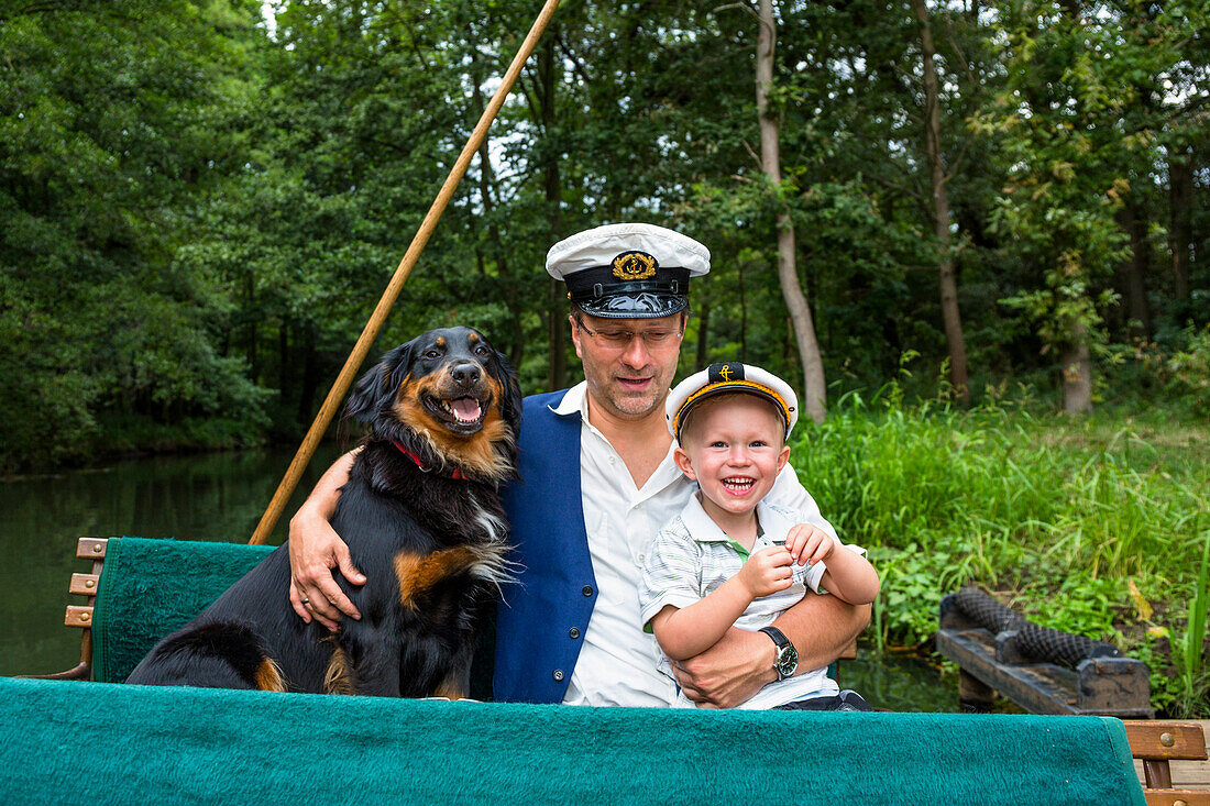 Boat tour in Spreewald, captain with son and dog, Spree, UNESCO biosphere reserve, Lehde, Luebbenau, Brandenburg, Germany, Europe