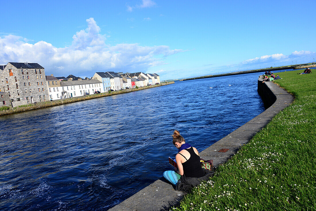 Am Fluß Corrib, Galway, Irland