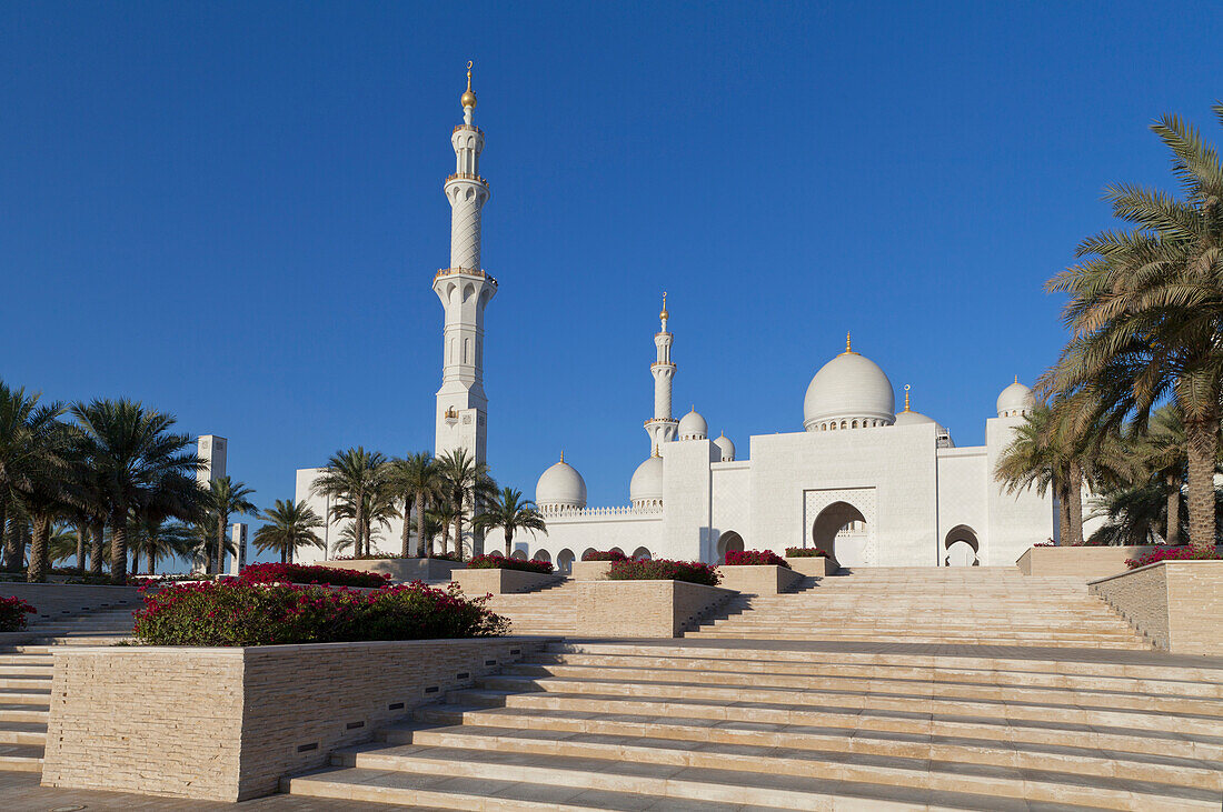 'Sheikh Zayed Grand Mosque; Abu Dhabi, United Arab Emirates'