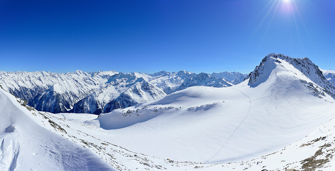 Panorama der Zillertaler Alpen mit Hochfeiler, Hochferner und Realspitze, Zwerchwand, Zillertal, Zillertaler Alpen, Tirol, Österreich