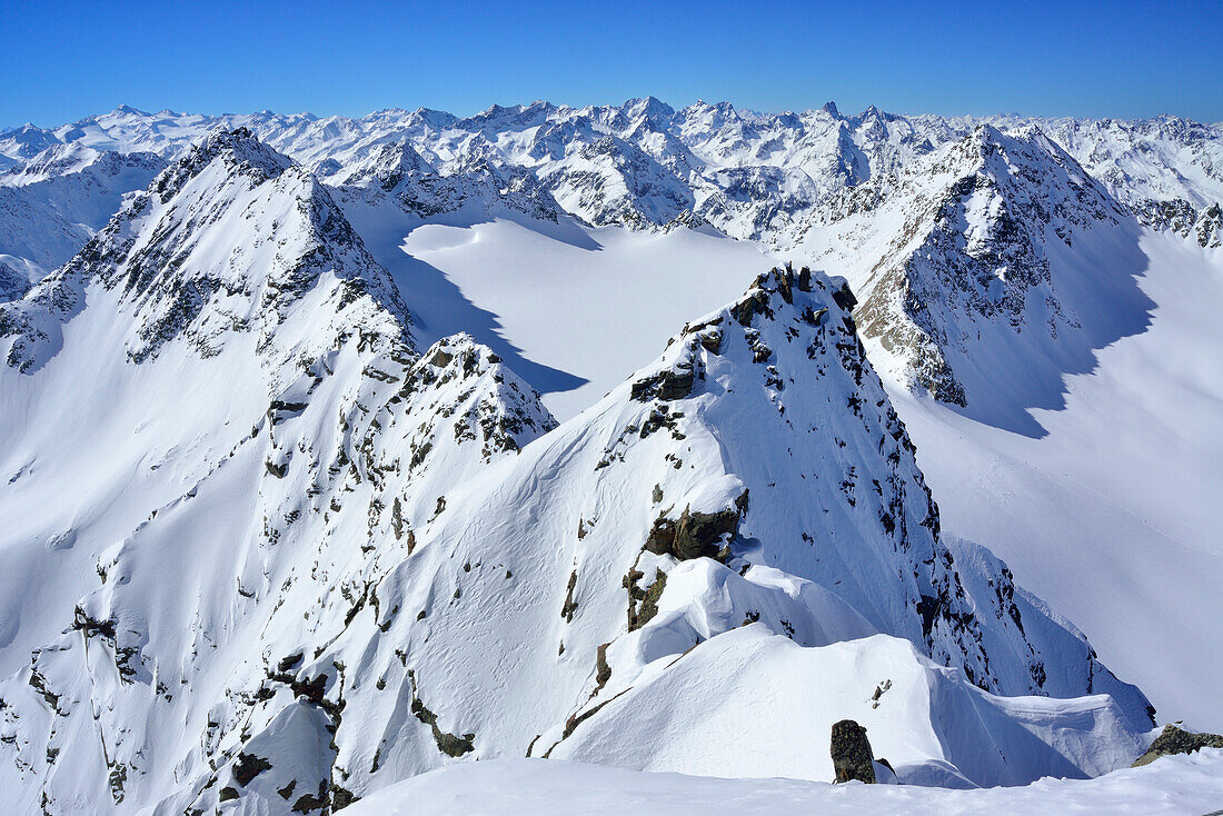 Blick über Geißlehnkogel und Kühlehnkarschneid auf Ötztaler Alpen im Hintergrund, Längentaler Weißerkogel, Sellrain, Stubaier Alpen, Tirol, Österreich
