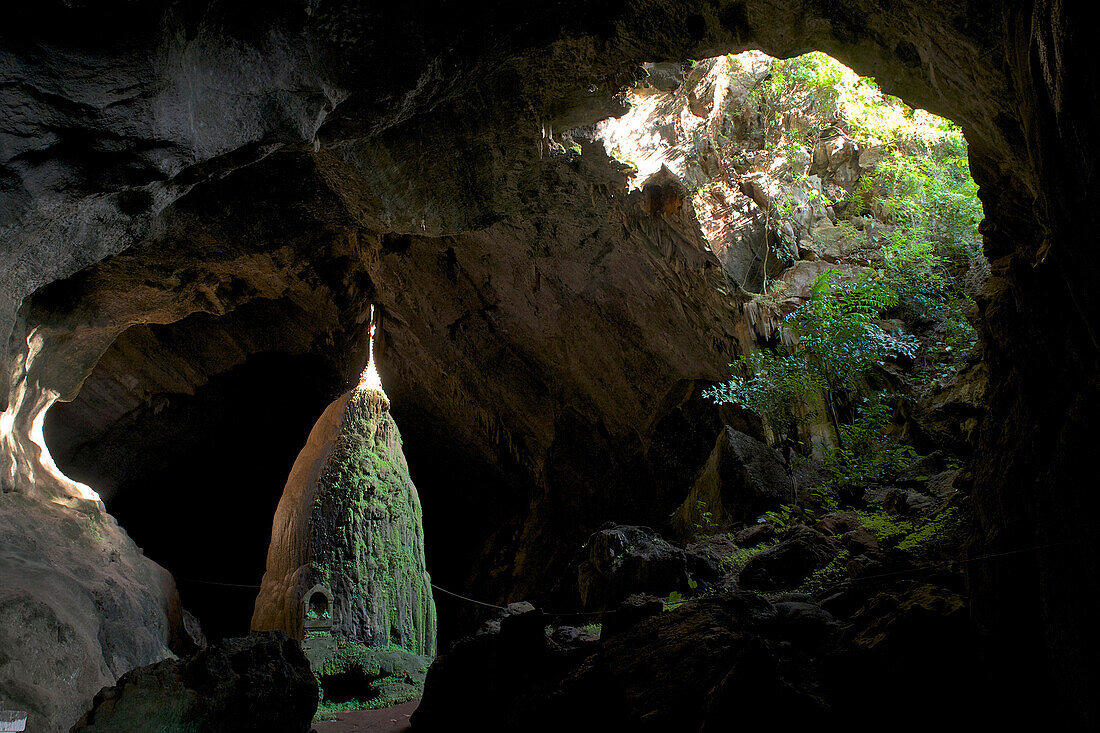 in der Sedan bzw Saddan Höhle, 30km von Hpa-an, Hauptstadt des Kayin-State im Süden Burmas, Myanmar