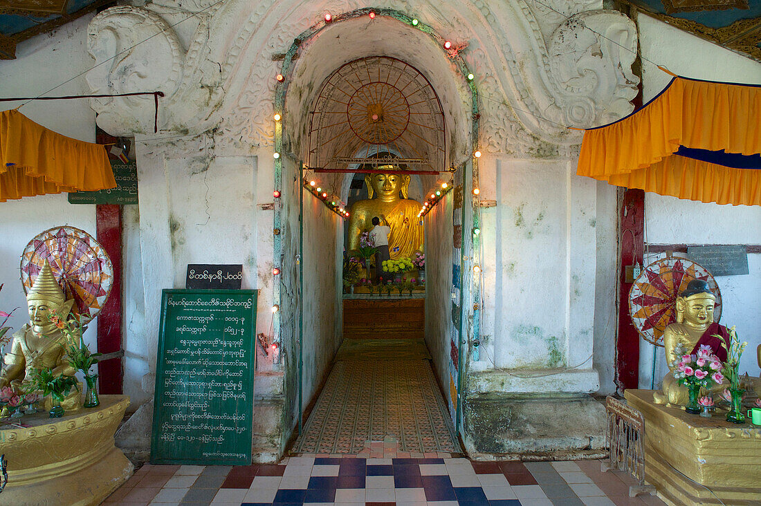 Sitting Buddha in a temple at Mrauk U, Myohaung north of Sittwe, Akyab, Rakhaing State, Arakan, Myanmar, Burma