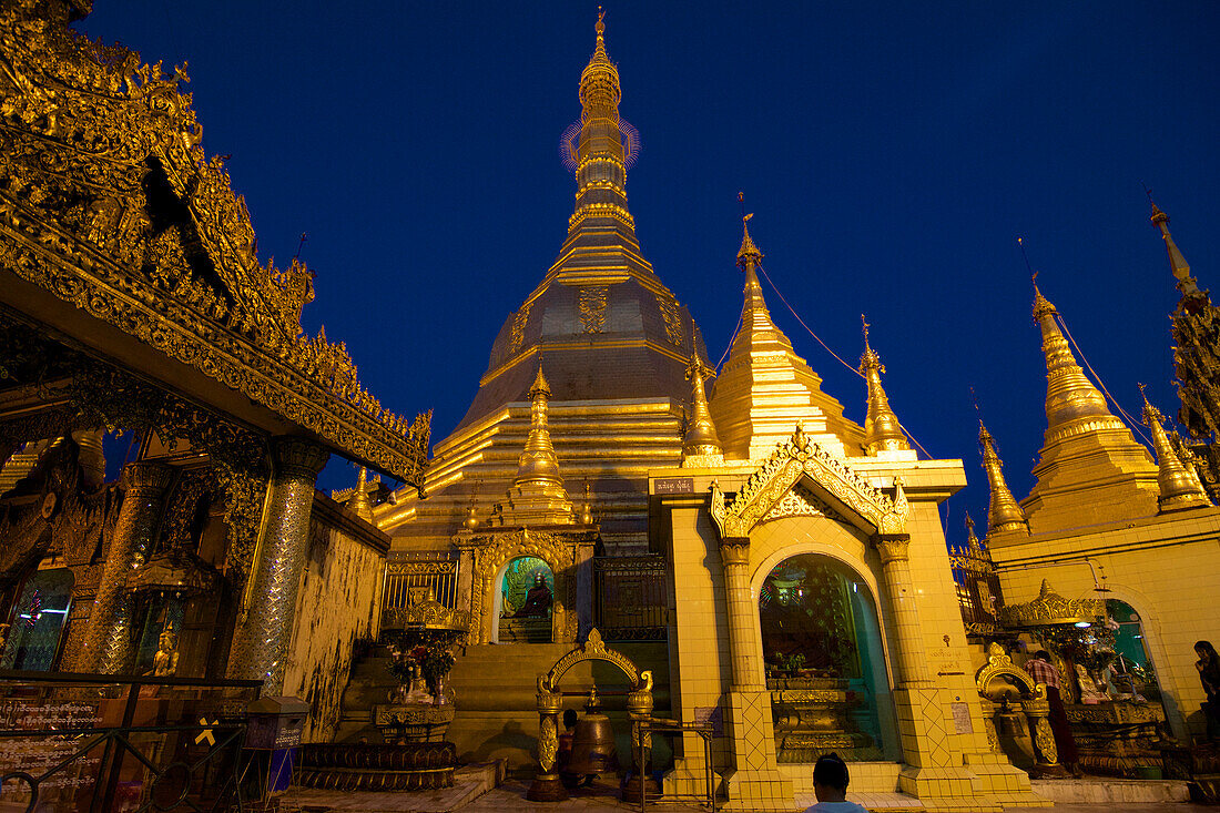 Sule Pagode im Zentrum von Yangon, Rangun, Hauptstadt von Myanmar, Burma