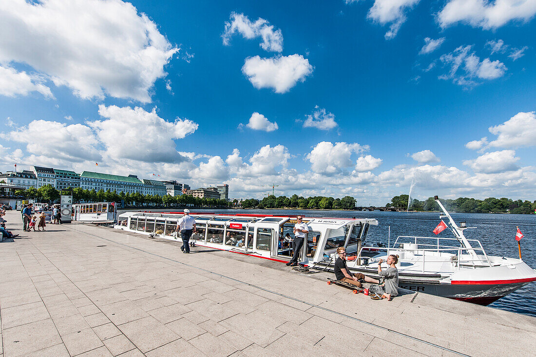 Excursion boats on lake Binnenalster, Jungernstieg terrace, Hamburg, Germany