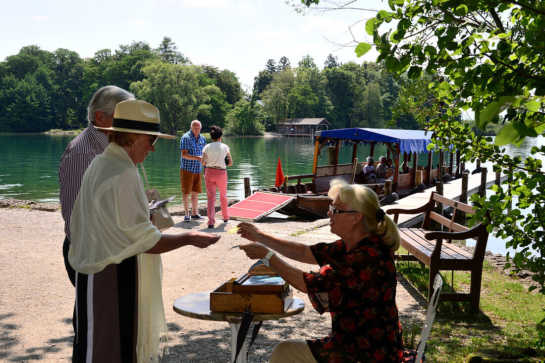 Boot an der Roseninsel bei Feldafing, Westufer, Starnberger See mit Roseninsel, Bayern, Deutschland